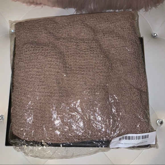 NWT JLUXLABEL Taupe Sienna Crochet Cardigan - Picture 9 of 10